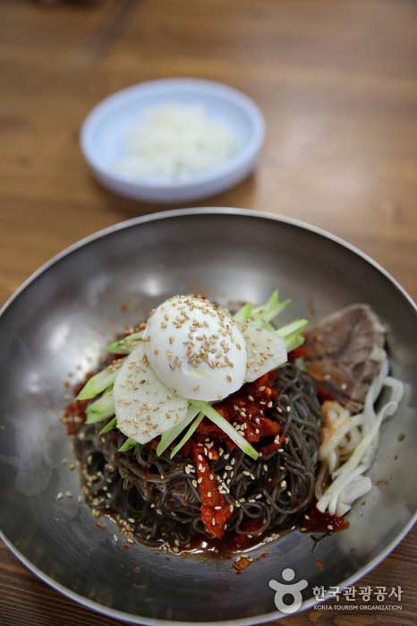 Hamheung Naengmyeon, fait honnêtement avec des ingrédients sains - Sokcho-si, Gangwon-do, Corée (https://codecorea.github.io)