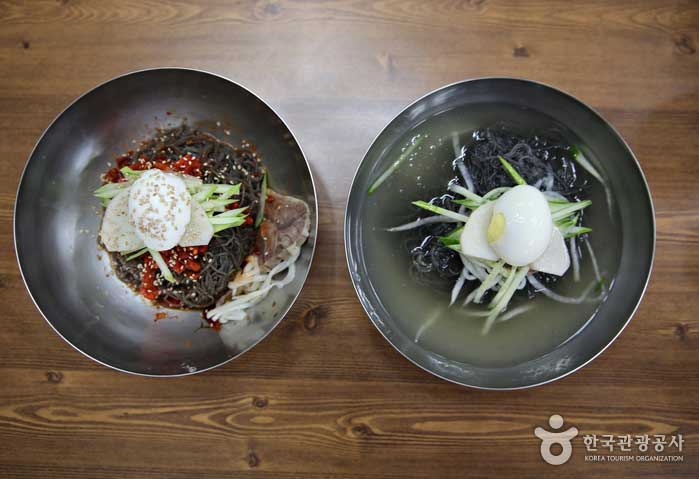 Repräsentative Menüs von Hamheung Naengmyeon und Water Naengmyeon - Sokcho-si, Gangwon-do, Korea (https://codecorea.github.io)