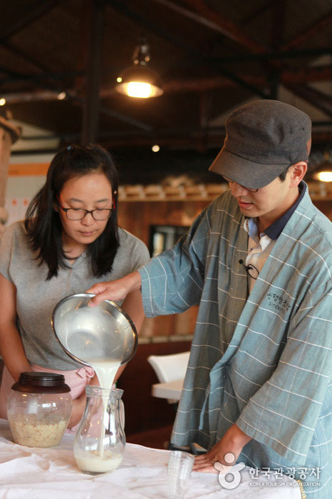 Si vous mélangez de l'eau dans la circonférence, vous obtiendrez du makgeolli! - Dangjin-si, Chungnam, Corée (https://codecorea.github.io)