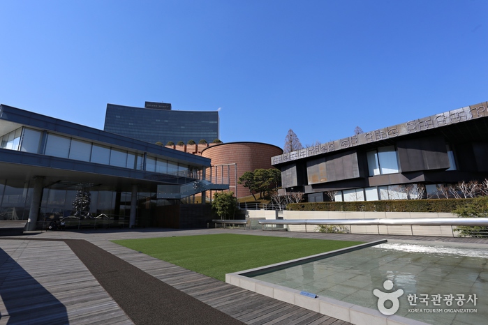 Leeum, Samsung Museum of Art, conçu par le maître de l'architecture Mario Bota, Jean Nouvel et Rem Colehas - Yongsan-gu, Séoul, Corée (https://codecorea.github.io)