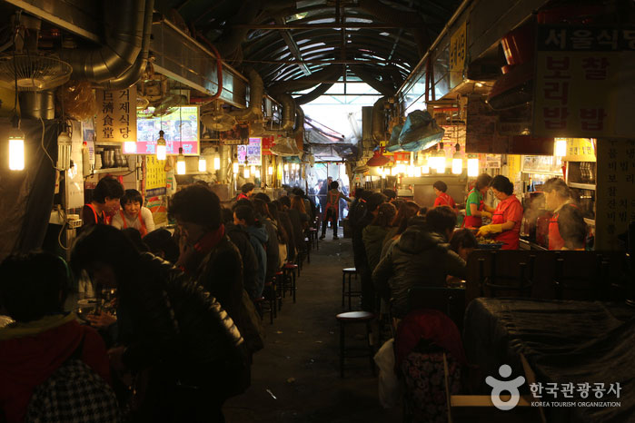 Vista del callejón Kalguksu del mercado de Namdaemun - Jung-gu, Seúl, Corea (https://codecorea.github.io)