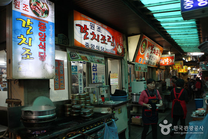 Mercado Namdaemun Callejón Galchirim - Jung-gu, Seúl, Corea (https://codecorea.github.io)