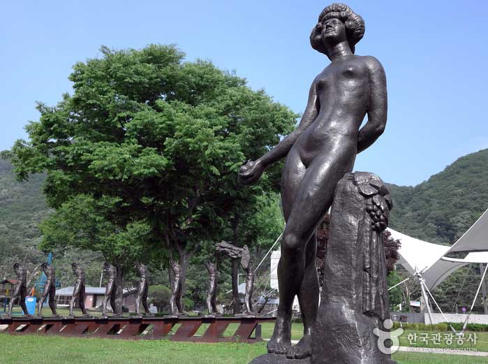 Escultura de Bourdel <Fruta> - Yangju, Gyeonggi-do, Corea (https://codecorea.github.io)