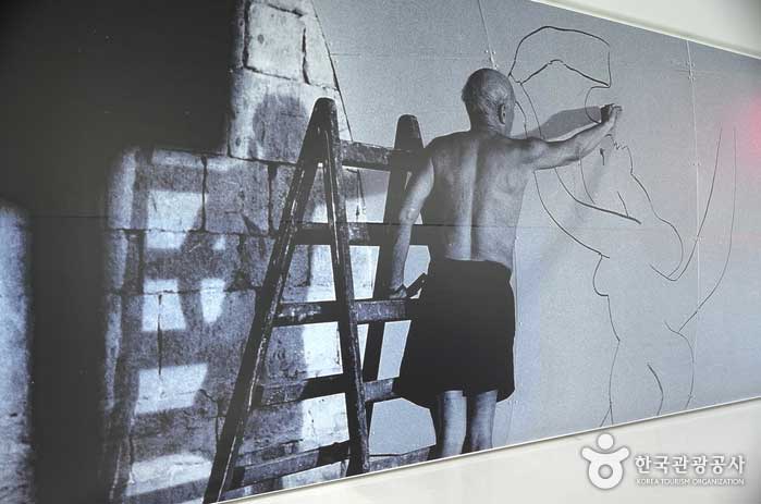 Picasso trabajando en el estudio - Yangju, Gyeonggi-do, Corea (https://codecorea.github.io)