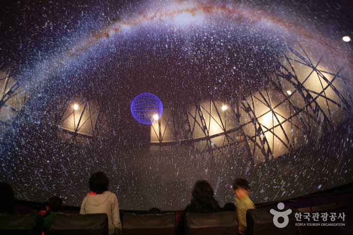 Kuppeltheater im Songam Space Center - Yangju, Gyeonggi-do, Korea (https://codecorea.github.io)