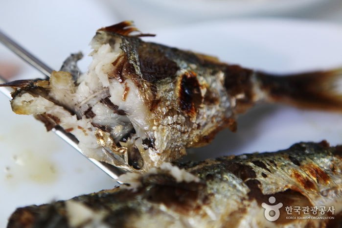 Grilled autumn trout that the daughter-in-law also turned - Seocheon-gun, Chungcheongnam-do, Korea (https://codecorea.github.io)