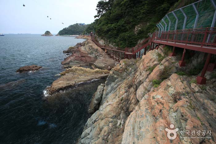 Le sentier côtier de Songdo a créé plus d'un milliard d'années de roches sédimentaires - Seo-gu, Busan, Corée (https://codecorea.github.io)