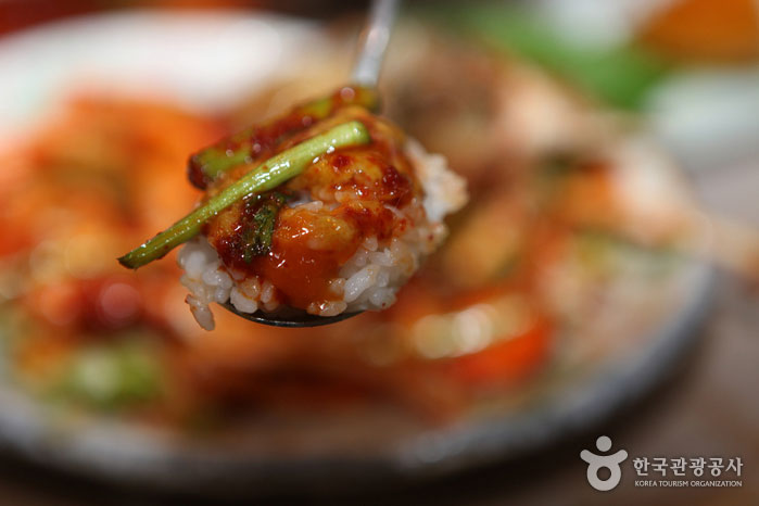 Le riz de crabe assaisonné au crabe est également aromatisé au miel - Gunsan-si, Jeollabuk-do, Corée (https://codecorea.github.io)