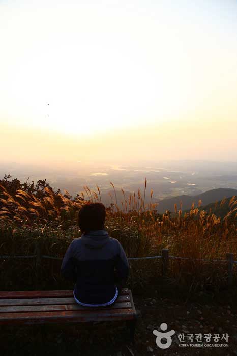 Randonneur, regarder, Coucher soleil - Boryeong, Chungnam, Corée (https://codecorea.github.io)
