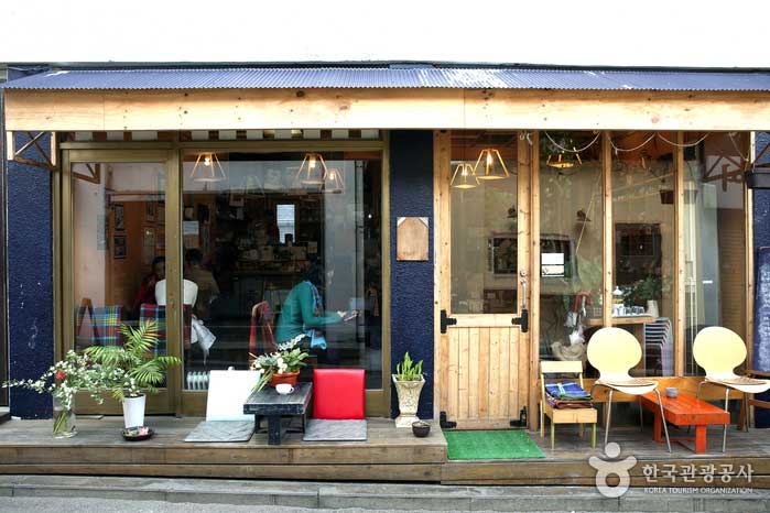Кофейня Lee Sim полна любителей кофе - Мапо-гу, Сеул, Корея (https://codecorea.github.io)