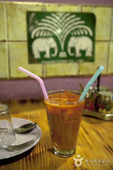 Iced tea enjoyed by Thais - Mapo-gu, Seoul, Korea (https://codecorea.github.io)