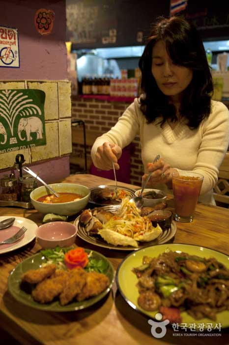 Menu représentatif de Tuk Tuk Noodle Thai, Yang Yang et Yang Tam Kai - Mapo-gu, Séoul, Corée (https://codecorea.github.io)