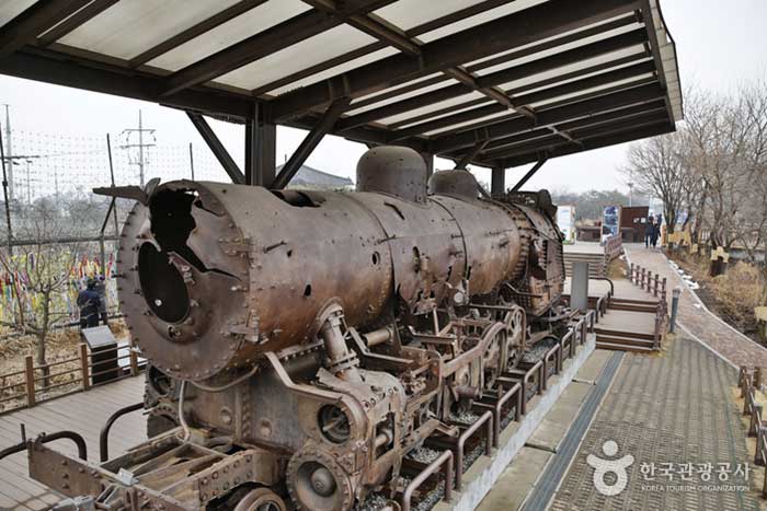 Locomotive à vapeur à la station Jangdan sur la ligne Gyeongui, où elle a été perdue (bien culturel enregistré n ° 78) - Paju-si, Gyeonggi-do, Corée (https://codecorea.github.io)