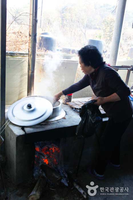 Brühe zweimal pro Woche kochen - Andong City, Gyeongbuk, Korea (https://codecorea.github.io)