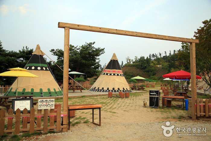Afios Village avec tente indienne - Wanju-gun, Jeollabuk-do, Corée (https://codecorea.github.io)