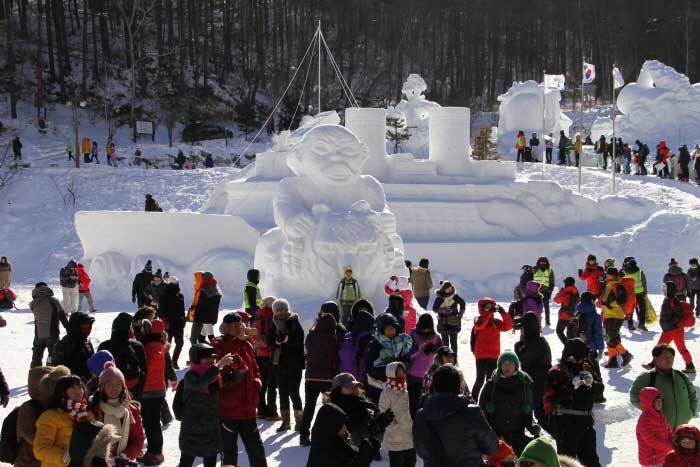 Modische Schneeskulpturen, der Kern des Schneefestivals <Foto mit freundlicher Genehmigung von Rietto> - Taebaek-si, Gangwon-do, Korea (https://codecorea.github.io)