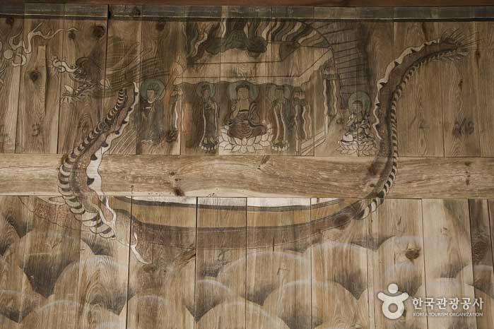Баня Юнсон на стене Тэунгбочона в храме Богвангса - Паджу-си, Кёнгидо, Корея (https://codecorea.github.io)