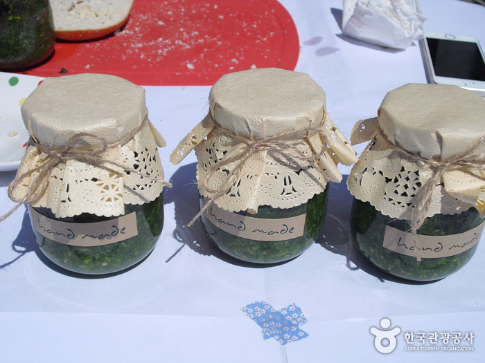 Pesto casero de albahaca del vendedor - Yongsan-gu, Seúl, Corea (https://codecorea.github.io)