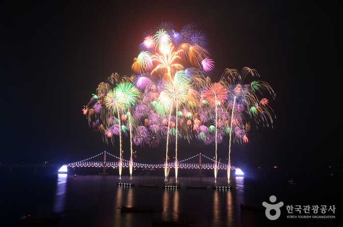 Suyeong-gu, Busan, Südkorea - Fest der Beichte heißer als Feuerwerk, Busan Fireworks Festival