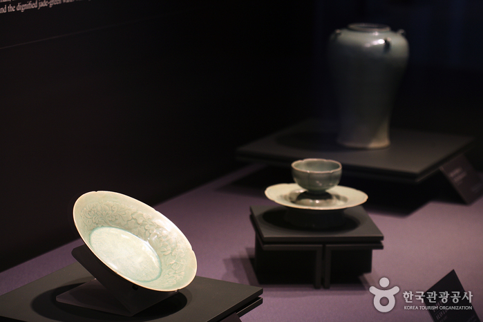 Koryo celadon exhibido en la sala de historia de celadon - Buan-gun, Jeollabuk-do, Corea (https://codecorea.github.io)