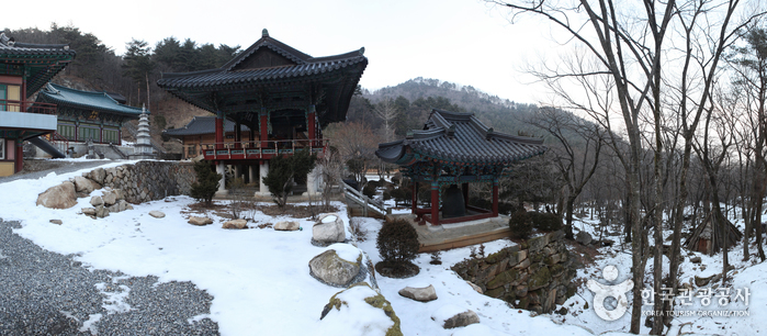 De izquierda a derecha, Conservación del cielo, Bogwangru, Beomjonggak, Tongbanga - Samcheok, Gangwon, Corea (https://codecorea.github.io)