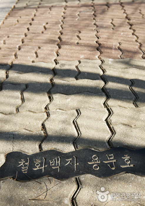 Le chemin de la Maison Blanche - Gwangju, Gyeonggi-do, Corée (https://codecorea.github.io)