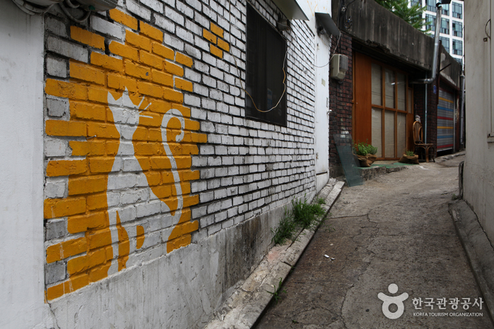 Der Ort, an dem die Gasse beginnt, ist der berühmte Sitz des Wandgemäldes - Yeongdeungpo-gu, Seoul, Korea (https://codecorea.github.io)