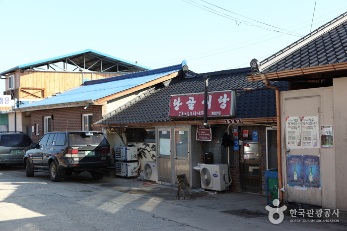 Classic restaurant in Yonggung Market - Yecheon-gun, Gyeongbuk, Korea (https://codecorea.github.io)