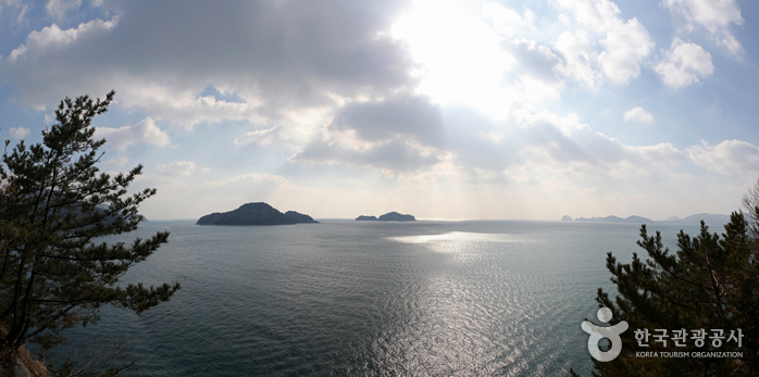 Scenery from the observation deck - Geoje-si, Gyeongnam, Korea (https://codecorea.github.io)
