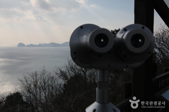 Vous pouvez voir les îles environnantes en détail grâce à l'observation - Geoje-si, Gyeongnam, Corée (https://codecorea.github.io)