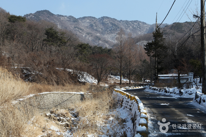 Scenery between parking lot and park - Uiwang-si, Gyeonggi-do, Korea (https://codecorea.github.io)