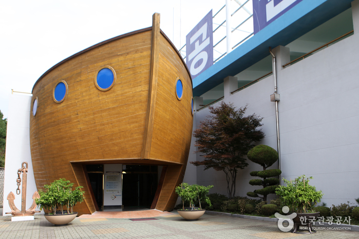 Вход в народный музей рыбацкой деревни - Самчхок, Канвондо, Корея (https://codecorea.github.io)