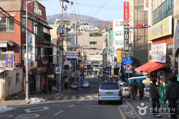 Wenn Sie den Hügel hinaufsteigen, entfaltet sich eine neue Welt - Yongsan-gu, Seoul, Korea (https://codecorea.github.io)