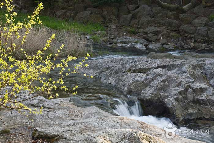 Магокчеон, где цветет свежая зелень - Гонджу-си, Чхунчхон-Намдо, Корея (https://codecorea.github.io)