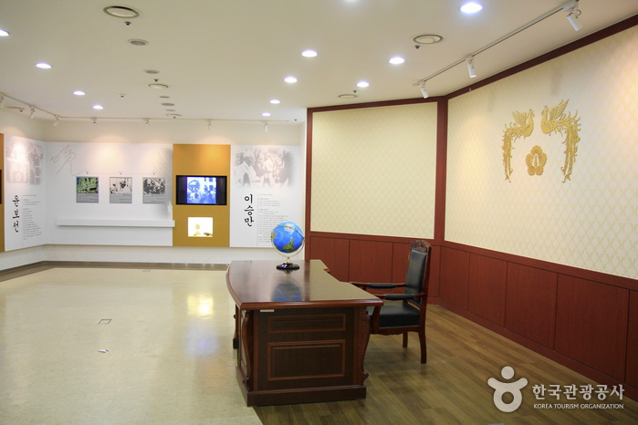 President's Office produced by Congress - Yeongdeungpo-gu, Seoul, Korea (https://codecorea.github.io)