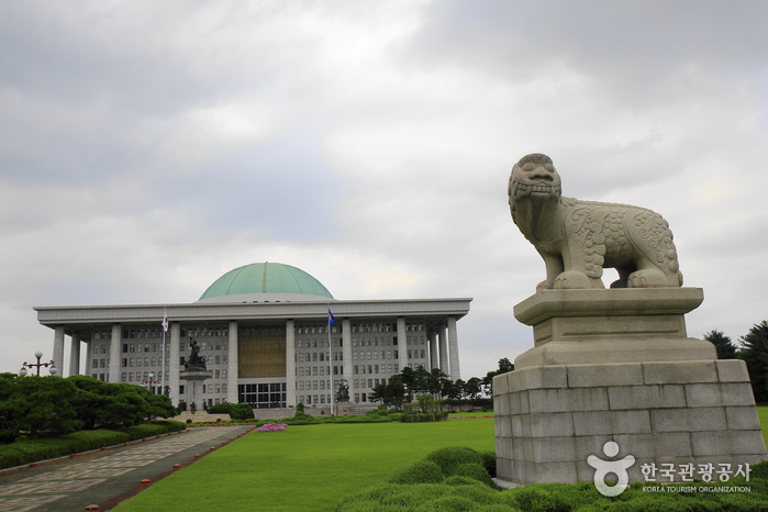 Haitai Statue at the entrance of the National Assembly Building - Yeongdeungpo-gu, Seoul, Korea (https://codecorea.github.io)