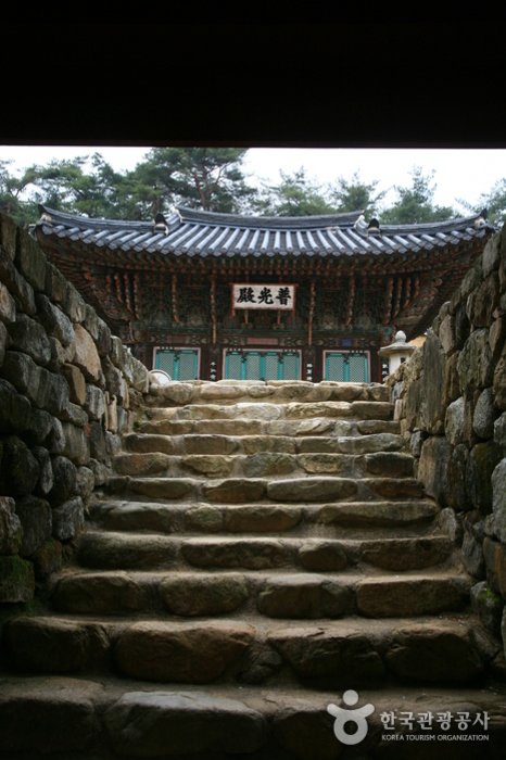 Stairs going up to Namjangsa Temple Bogwangjeon and Bogwangjeon - Sangju, Gyeongbuk, South Korea (https://codecorea.github.io)