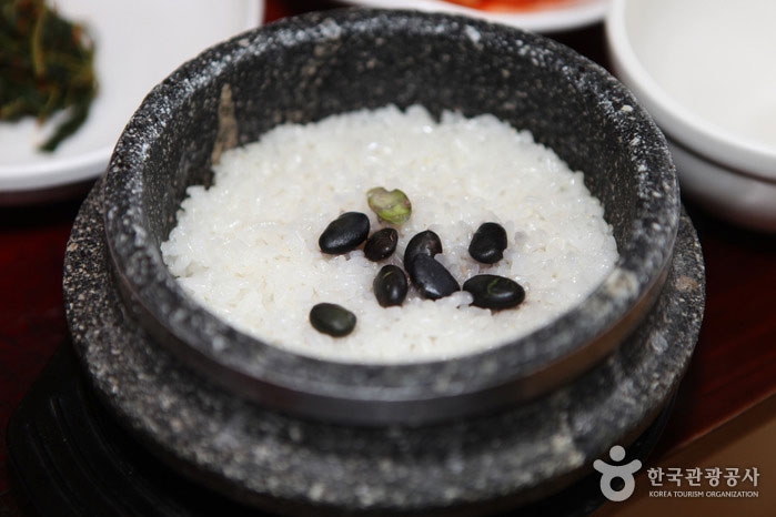 Icheon Рисоварка Icheon Рис, приготовленный на камне - Ичхон, Южная Корея (https://codecorea.github.io)