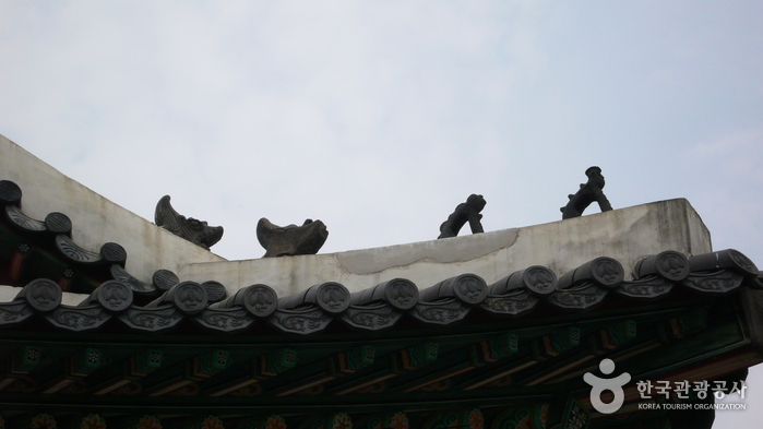Le toit de la place désigné comme un trésor - Guri-si, Gyeonggi-do, Corée (https://codecorea.github.io)