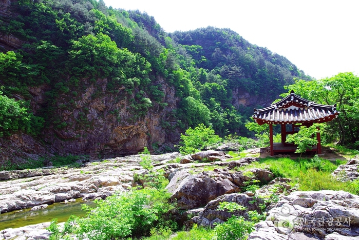 Гумиджон построен на скале - Jeongseon-gun, Канвондо, Корея (https://codecorea.github.io)