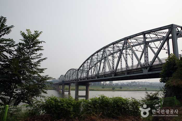 Pont en acier de Geumgang, le plus long pont du sud des années 30 - Gongju-si, Chungcheongnam-do, Corée (https://codecorea.github.io)