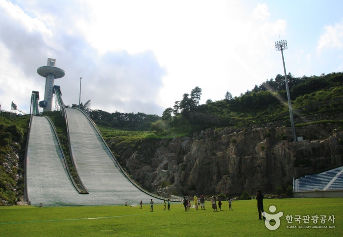 Terrain de saut à ski, Stade olympique d'hiver de Pyeongchang 2018 - Pyeongchang-gun, Gangwon-do, Corée (https://codecorea.github.io)