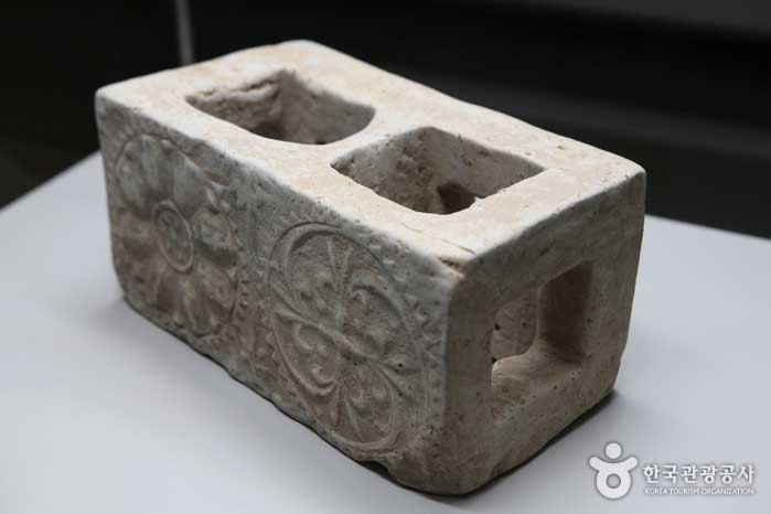 Brique en forme de boîte - Buyeo-gun, Chungcheongnam-do, Corée (https://codecorea.github.io)