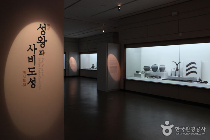 2 Выставочный зал - Buyeo-gun, Чхунчхон-Намдо, Корея (https://codecorea.github.io)