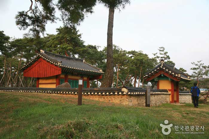 Woongsindan à Komanaru - Gongju-si, Chungcheongnam-do, Corée (https://codecorea.github.io)