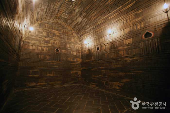 Dentro del mausoleo real de Muryeong en la sala modelo - Gongju-si, Chungcheongnam-do, Corea (https://codecorea.github.io)