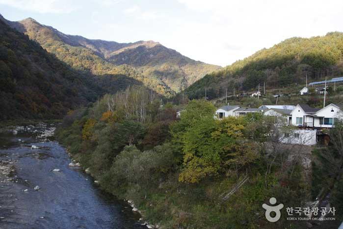 Das Dorf, in dem Sie leben möchten, und der Weg, den Sie im 'Hongcheon Saldun Village & Munamgol Trekking Course' gehen möchten. - Hongcheon-Pistole, Gangwon-do, Korea