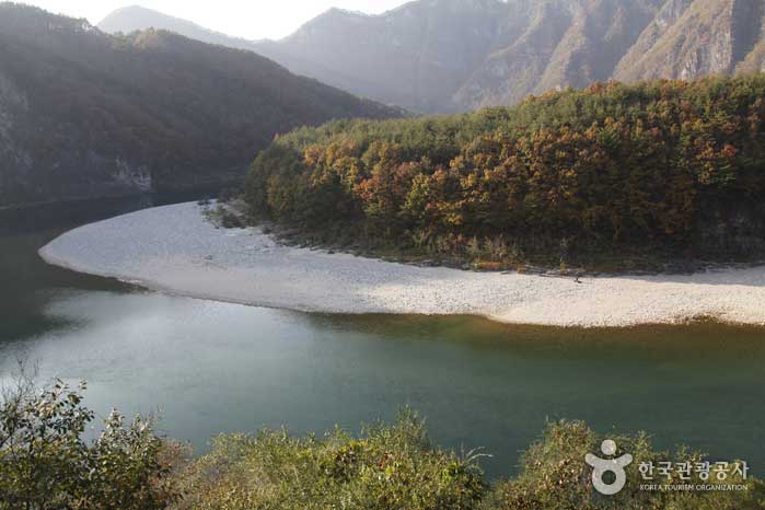 Rivière Dong depuis l'observatoire de Nariso - Taebaek-si, Gangwon-do, Corée (https://codecorea.github.io)