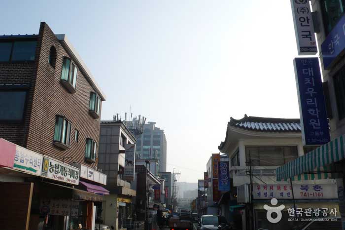 Gye-Dong-Gasse voller Leben der Bewohner - Jongno-gu, Seoul, Korea (https://codecorea.github.io)