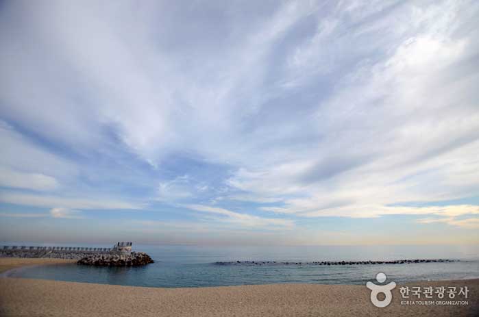 Gangmun пляж с красивым индиго - Паджу, Кёнгидо, Корея (https://codecorea.github.io)